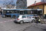 Автобус се заби в къща във Варна