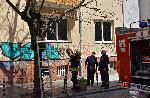 Столичните огнеборци гасиха подпалено дърво пред жилищна кооперация