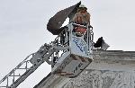 Хасково - Премахване на опасна ламарина от покрива на училище