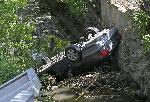 Автомобил се обърна в дере на Симеоновско шосе