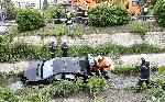 София - Паднал автомобил в Перловската река на булевард