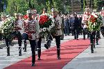 Президентът се поклони пред пред паметника на Незнайния войн за денят на Европа