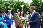Мария Габриел бори фалшивите новини на рождения си ден в Бургас