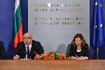 Красен Кралев и Зорница Русинова подписаха проект за осигуряване на младежки услуги в България