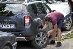Нарязаха гумите на 30 автомобила в София
