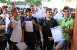 Седмокласници пишат на изпита по български език и литература