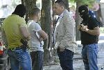 Задържаха двама полицаи за разпространение на наркотици в София (Нови снимки)
