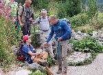 Президентът Радев помогна на планински водачи в поход да заслон "Кончето"