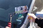 Автомобили в "Надежда" осъмнаха облепени с предизборни стикери на Манолова