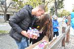 Бургас - Раздаване на книги в Деня на народните будители