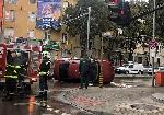 Кола се преобърна на мократа настилка във Варна