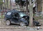 Джип „Сузуки“  се удари в дърво и повреди оградата на кметство в Русенско