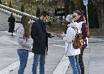 София - Световния ден за борба с ХИВ/СПИН - Доброволци раздават материали