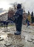 Андрей Врабчев мумифицира комунизма в четириметрова скулптура