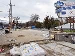 Работници възстановяват тротоарите и алеите около метростанцията на „Орлов мост”