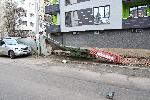 София - Паднала ограда от строеж върху автомобил