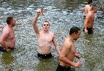 Дванадесетокласник извади кръста в Монтана, десетокласник се пребори с батковците в Харманли