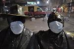 СОФИЯ - Паметникът на площад "Славейков" с респираторни маски