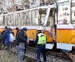Тежка верижна катастрофа между три трамвая в столицата