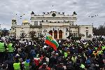 Протестът на бизнеса срещу наредбата за касовите апарати се сля с протеста на "Възраждане" пред парламента (нови снимки)