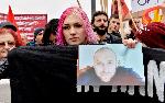 Германци носиха и портрета на загиналия българин в Ханау