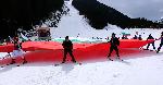 Спуснаха трибагреник по писта Томба