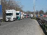 Десет километрова опашка от камиони на Дунав мост при Русе