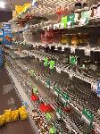Хаарлем, Нидерландия – Празни щандове в магазин