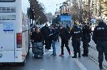 Ескортират британските туристи под карантина от хотела към летището