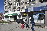 София - Опашка пред аптека и банка