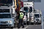 Колони от чакащи автомобили на КПП за автомагистрала Тракия