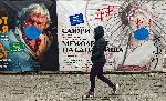 Поставиха маски на афишите във Варна