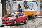 Водач паркира в нарушение на "Пиротска" и блокира трамвай № 20
