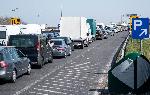 Струпване на хора по границата между Унгария и Румъния