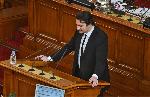 Депутатите дебатират за размера на заплатите си, Павел Шопов предпочете разходка извън Парламента