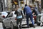 София - Полицаи помагат на закъсал автомобил