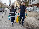СОФИЯ - Доброволци от формированието към Столична община помагат на възрастни хора по време на кризата с Ковид-19