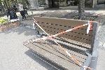 София - Ограничителни ленти на пейките на бул.Витоша