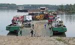 Плаващ кран свали на брега в Русе верижни машини за „Балкански поток“