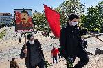 Граждани поднесоха цвета пред Паметника на Съветската армия в София