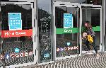 Повечето магазини в столичните молове останаха затворени