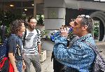 Независими творци пиха вода пред културното министерство в знак на протест