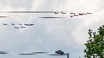 Лондон - Полет на британска ескадрила "The Red Arrows" и френска ескадрила "La Patrouille"