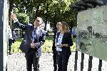 Кметът на София Йорданка Фандъкова разгледа изложбата „С мъдрост в сърцето. Инж. Иван Иванов“