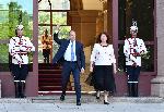 София - Президентът слезе при потестиращите пред "Дондуков"2