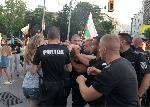 София - Протестиращи блокират движението по булевард "Дондуков" и улица "Раковска"