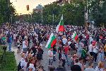 София - Протестиращи блокират движението по булевард "Дондуков" и улица "Раковска"