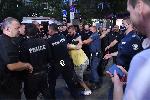 София - Протестиращи блокират движението по булевард "Дондуков" и улица "Раковска"