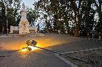 Вандали събориха светеща лампа в Морската градина на Варна