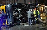 София - Обърнат камион за сметопочистване